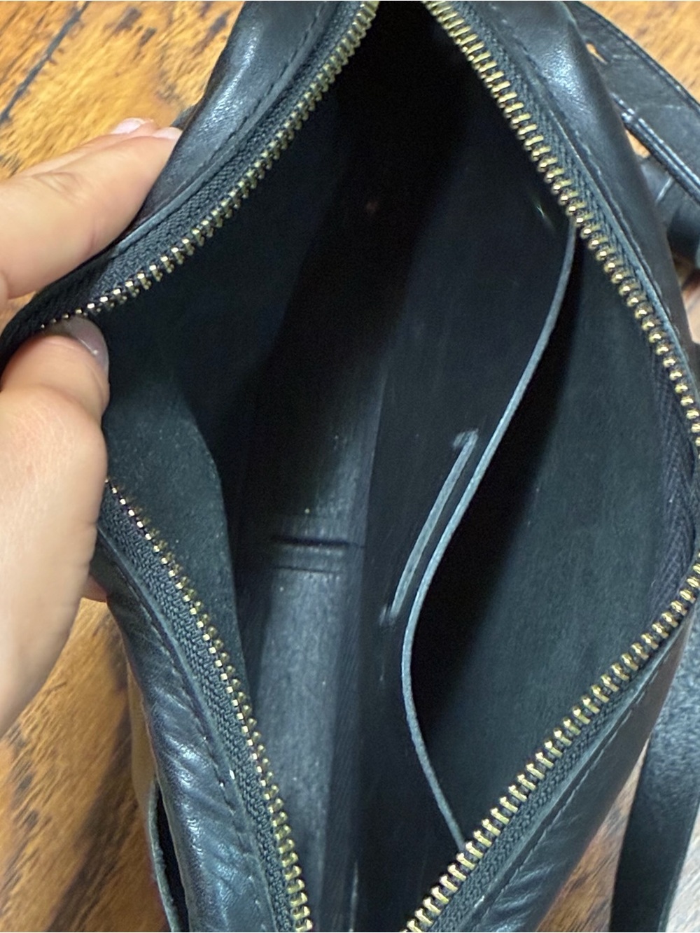 Madewell The Carabiner Medium Crossbody Bag - Picture 5 of 9